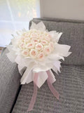 Round bouquet of 33 white litchi roses